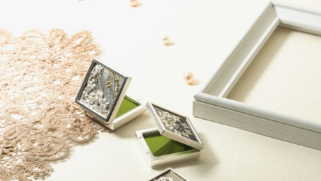 金工と紅、職人技の融合が生んだアートピース。