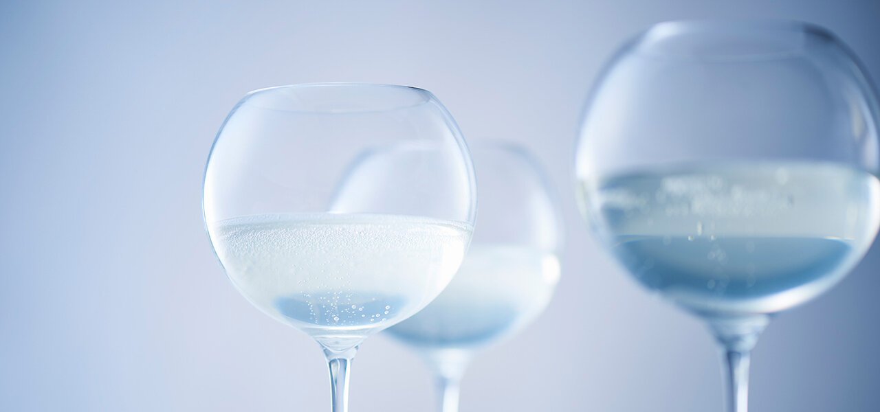 【木本硝子】今夏のお酒の楽しみ方—江戸ガラスとソムリエのコラボレーショングラスで弾ける泡を堪能して—