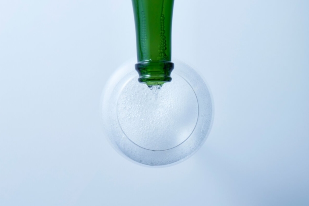 【木本硝子】今夏のお酒の楽しみ方—江戸ガラスとソムリエのコラボレーショングラスで弾ける泡を堪能して—
