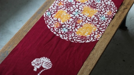 “注染”の魅力が際立つ、季節感豊かな手拭い。