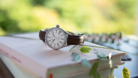 女性らしい柔らかさが美しい、琺瑯ダイヤルのレディスモデル