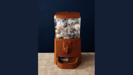 【土屋鞄製造所】オリジナルの革製カプセルトイマシンが期間限定で初登場！