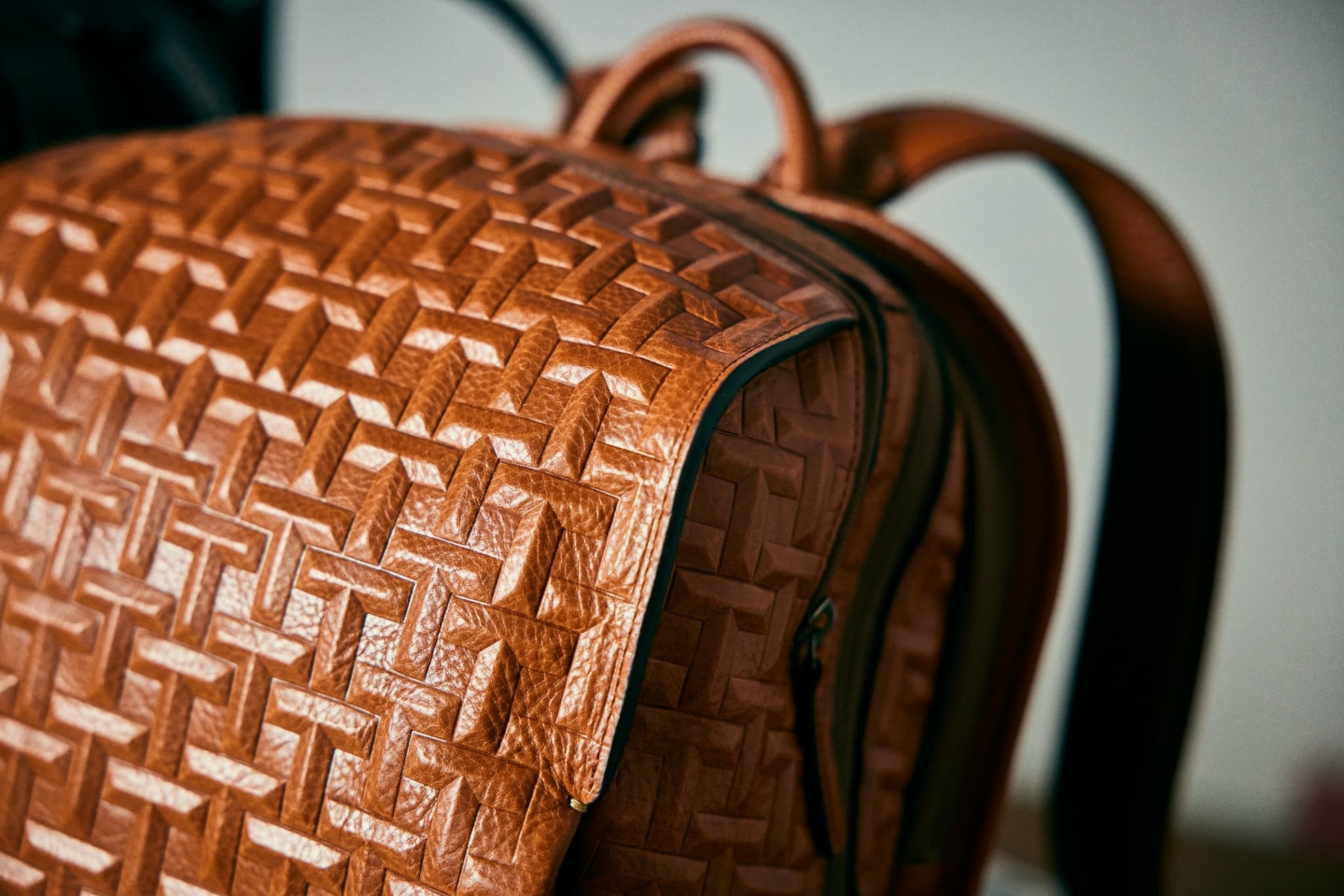 革の魅力をさらに引き出す新型バックパック：土屋鞄製造所の新たな挑戦