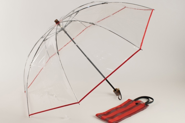 雨の日が待ち遠しくなる、透明な折り畳み傘
