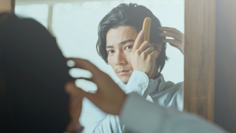 【よのや櫛舗】髪と頭皮のセルフケアに、“男のつげ櫛”のススメ