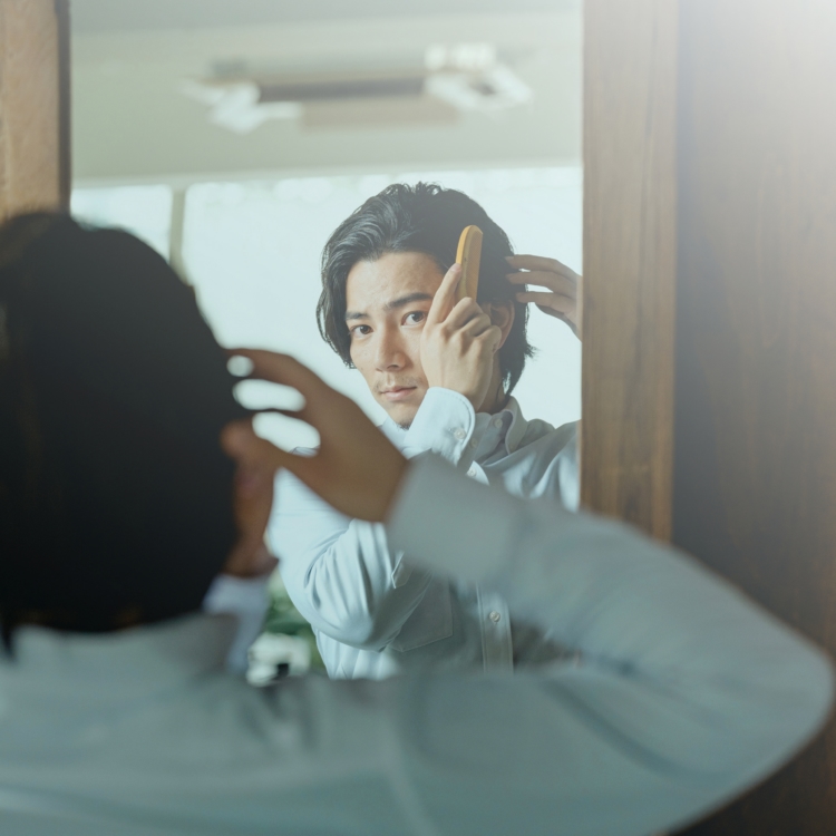 【よのや櫛舗】髪と頭皮のセルフケアに、“男のつげ櫛”のススメ