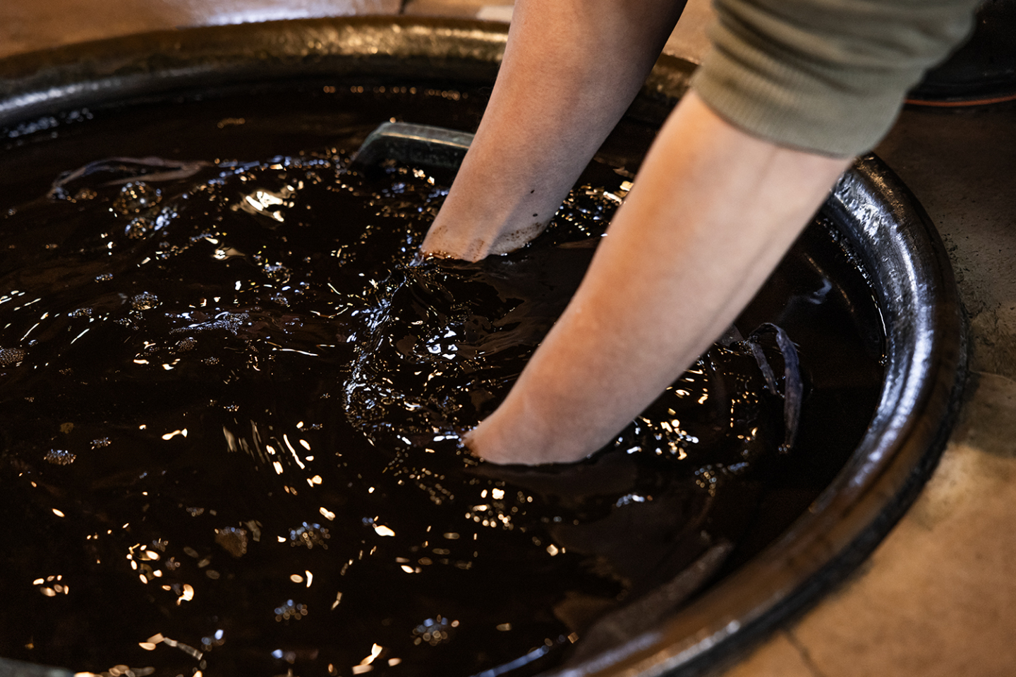 【若き担い手たち】藍染の現場を率いる村田染工（壺草苑）染師マネージャーの思い