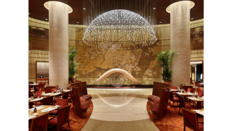 【京源】ザ・ペニンシュラ東京のロビーを彩る春の家紋アート